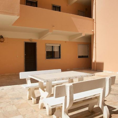 Sao Bernardino Beach House Atouguia Da Baleia Exterior photo