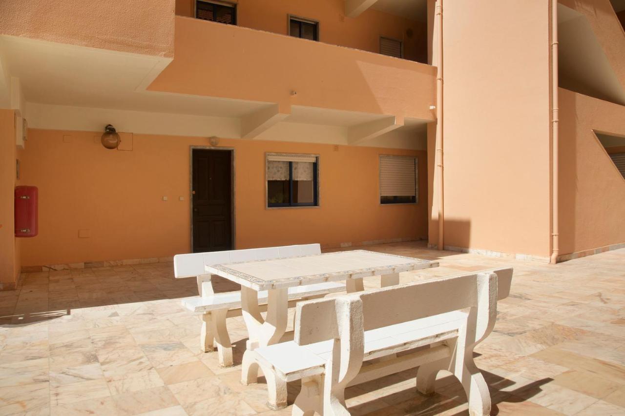 Sao Bernardino Beach House Atouguia Da Baleia Exterior photo